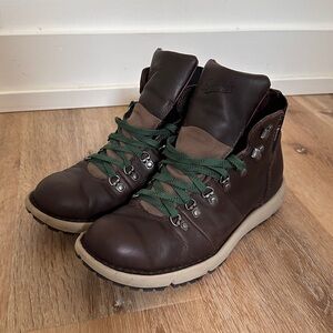 Danner Vertigo 917 boots - size 9